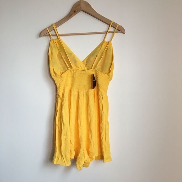 3/$15 - NEW Forever 21 floral jumpsuit Junior Size M - Picture 2 of 5